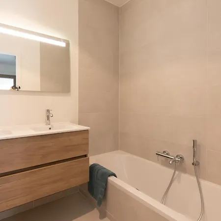 Serendipity - New 2 With Free Parking Oostende