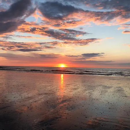 Serendipity - New 2 With Free Parking * Oostende