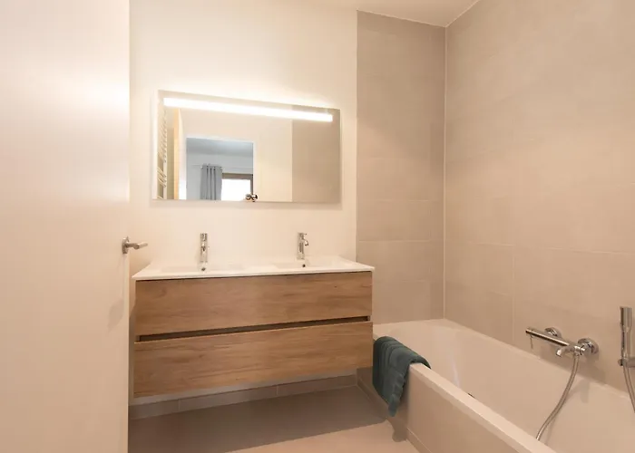 Serendipity - New 2 With Free Parking Oostende