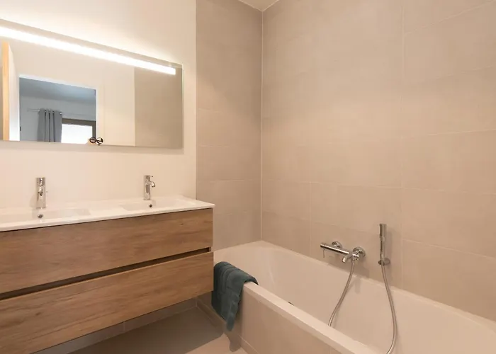 Serendipity - New 2 With Free Parking Oostende